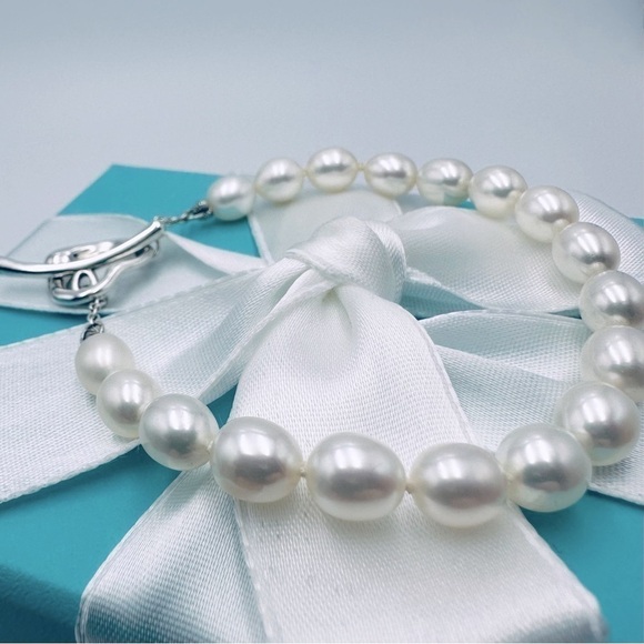 Tiffany & Co. Open Heart Pearl Toggle Bracelet in Sterling Silver with Packaging - Picture 7 of 9